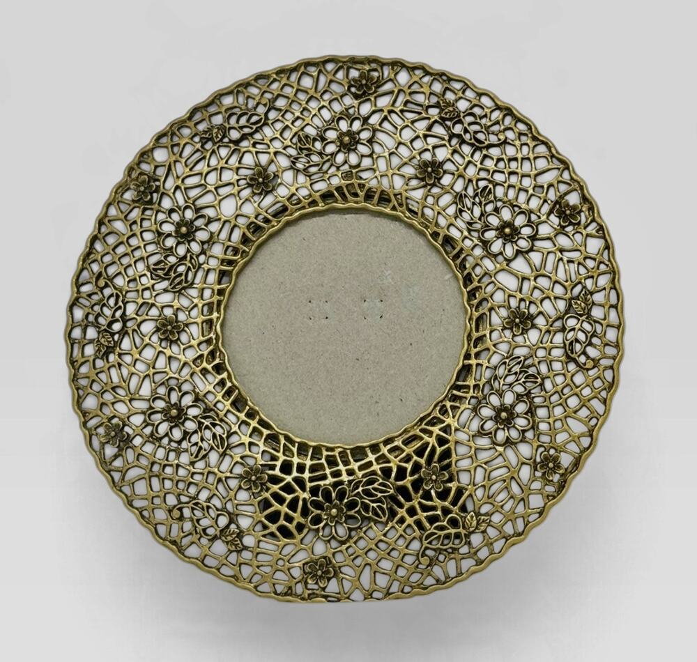 Cynthia Rowley New York Round Gold Tone Metal Filigree 3” x 3” Photo Frame